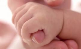 Un bebeluș a fost născut dintrun embrion înghețat de 27 de ani