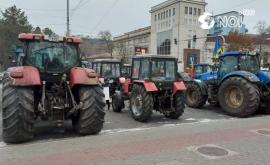 Фермеры пригнали сельхозтехнику в центр Кишинева