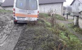 O ambulanță blocată lîngă Chișinău A fost nevoie de intervenția pompierilor