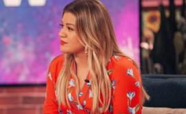 Kelly Clarkson își acuză soțul că iar fi furat milioane din cont