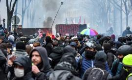 В Париже на акции протеста было задержано более 80 человек