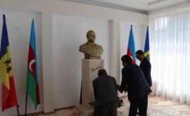 В посольстве Азербайджана в Молдове отдали дань уважения Гейдару Алиеву