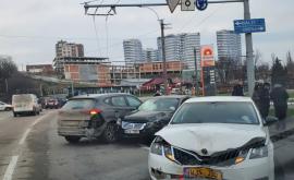 Accident matinalTrei mașini printre care și un taxi avariate