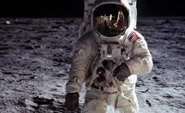  Канадский астронавт облетит вокруг Луны с миссией США