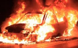O mașină a ars în totalitate în sectorul Rîșcani