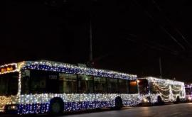 Троллейбусы украшенные в духе зимних праздников курсируют по Кишиневу