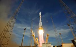 O rachetă Soiuz avînd la bord un satelit francez lansată de la baza din Guyana Franceză