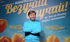 În Rusia un artist renumit sa angajat la patinoar