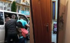 Молдова предоставит статус беженца одному из высланных турецких учителей