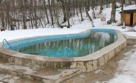 На Крещение многие жители Молдовы окунулись в ледяную воду