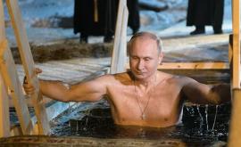 Vladimir Putin sa scufundat în apă de Bobotează
