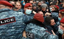 Oponenții lui Pashinyan au încercat să pătrundă în clădirea guvernului