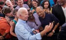 Biden vrea să dubleze salariul minim în Statele Unite