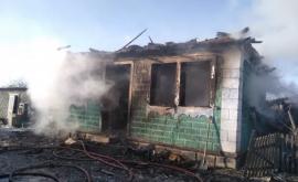 Пожар в Сороках разрушил жилой дом