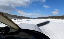 Imagini inedite cu un avion care aterizează pe un lac înghețat din SUA