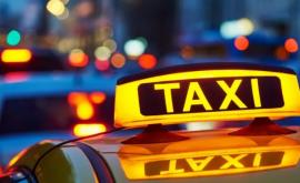 В столице пьяный водитель такси врезался в дерево пытаясь скрыться от полиции