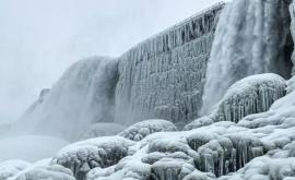 Cascada Niagara sa acoperit cu gheață din cauza gerurilor anormale VIDEO