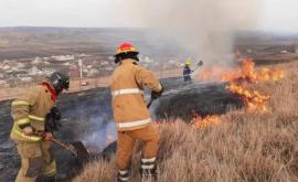 Salvatorii au intervenit pentru a stinge 5 focare de incendii în țară