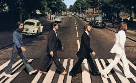 Культовый для фанов The Beatles знак на Эббироуд продан на аукционе 