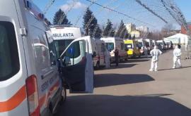 VIDEO cu zeci de ambulanțe care stau în rînd la centrul COVID19 din capitală