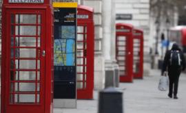 Cum au ajuns celebrele cabine telefonice roșii să salveze viețile britanicilor în pandemie