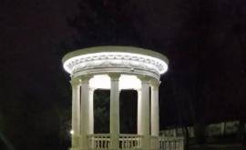 La Rotonda de la Scara Cascadelor din Parcul Valea a fost restabilit iluminatul decorativ