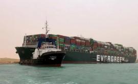 Nava care a blocat Canalul Suez repusă pe linia de plutire