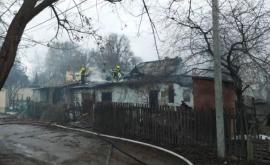 Incendiu lîngă Circul din capitală 4 echipaje de pompieri la fața locului