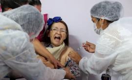 Репортеры разных стран запечатлели реакции людей во время вакцинации от COVID19 