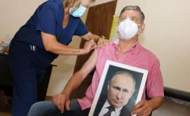 В Кремле сообщили о просьбах разрешить иностранцам въезд на прививку от COVID19