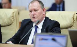 Аурелиу Чокой объяснил депутатам необходимость введения чрезвычайного положения