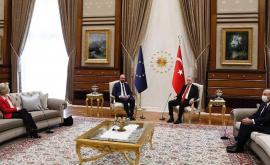 Для президента Еврокомиссии не нашлось стула на встрече с Эрдоганом
