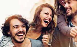 Ученые заявили о пользе смеха для сосудов и легких