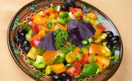 REŢETA ZILEI Salată din legume ca la Chişinău