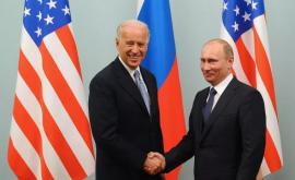 Во время речи об отношениях США с Россией Байден запнулся на фамилии Путина