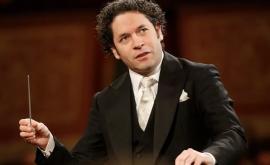 Celebrul dirijor venezuelean Gustavo Dudamel numit director muzical al Operei din Paris