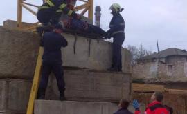 Un bărbat din Orhei salvat de pompieri de la o înălțime de 30 de metri