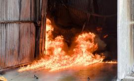 Борьба с огненной стихией на Каля Басарабией ФОТО