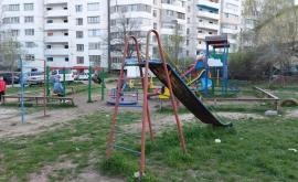 Кишиневцы в шоке Детскую площадку продали иностранцам и застройщикам