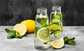 Зачем пить утром натощак воду с лимоном 