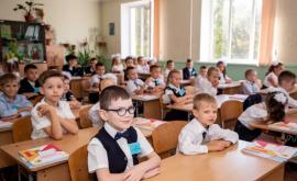 În Transnistria elevii din clasele întîi și a doua revin la școală