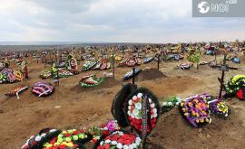 Пасха Блаженных в разгар пандемии на кишинёвских кладбищах многолюдно с самого утра