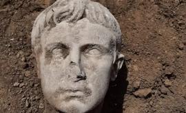 Capul unei statui din marmură a primului împărat al Romei descoperit în oraşul italian Isernia