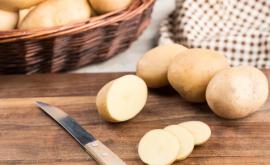 Tăierea cartofilor înainte de gătit reduce cantitatea de minerale