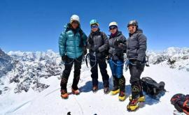 Три сестры из Непала сумели покорить Эверест