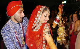 Пара в Индии устроила свадьбу в арендованном самолете чтобы избежать коронавирусных ограничений