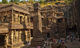 Загадочный храм Кайлаш самое большое сооружение вырубленное в скале