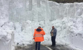 В конце мая снежный покров на одной из трасс в Румынии превышает шесть метров