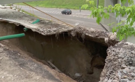 Podul reparat cu 25 milioane de dolari avariat de ploi la Florești