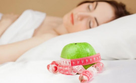5 alimente care ard caloriile în somn